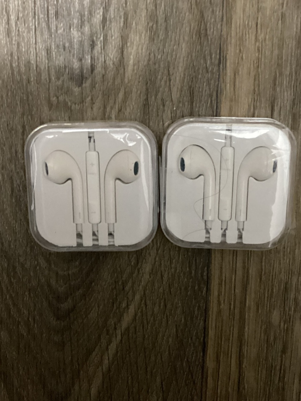 White Wired Earbuds in Carrying Case